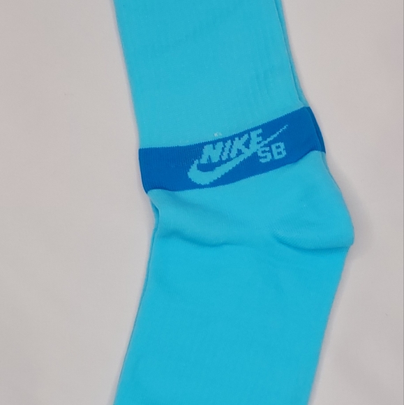 NIKE---Nice set of 3 pair of Nike socks - Picture 4 of 5